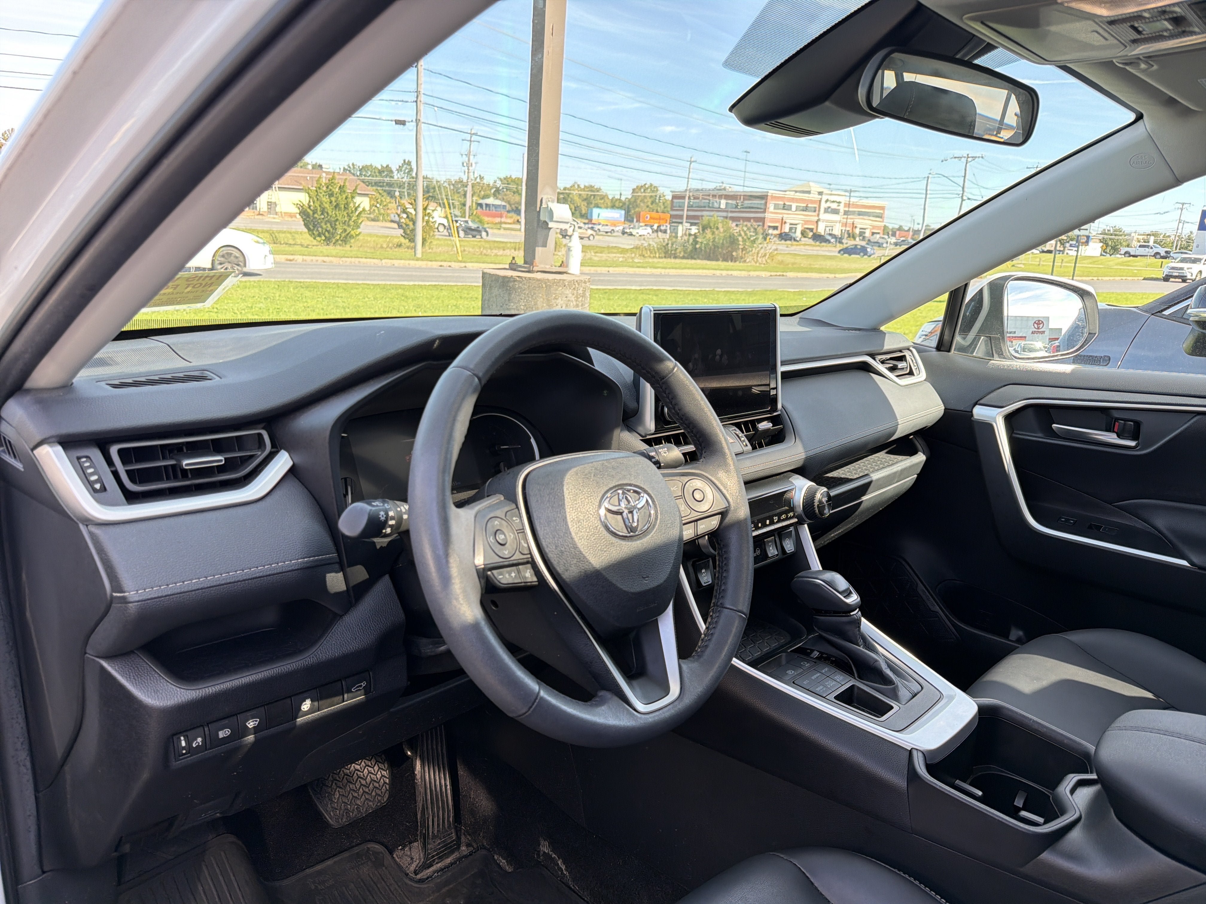 Used 2023 Toyota RAV4 XLE Premium AWD/4WD image 8
