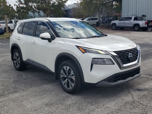 Certified 2022 Nissan Rogue SV image 3
