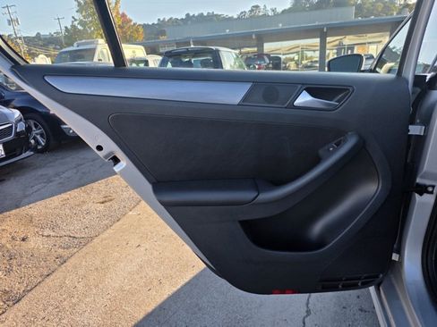 Used 2014 Volkswagen Jetta SEL image 11