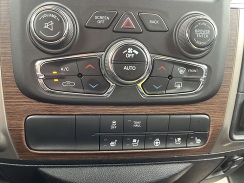 Used 2014 RAM 1500 Laramie RWD image 24