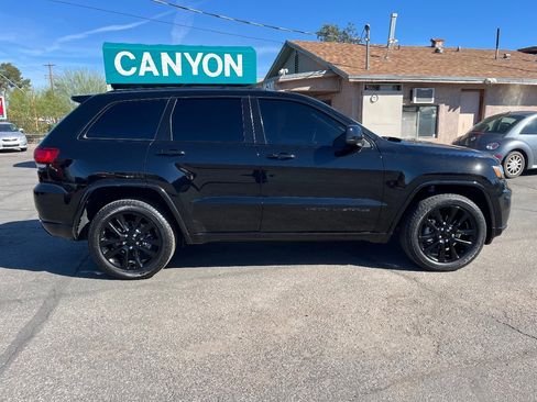 Used 2018 Jeep Grand Cherokee Altitude image 3