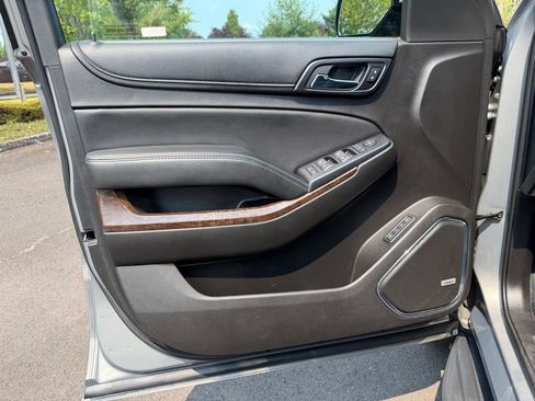 Used 2018 Chevrolet Tahoe LT w/ Luxury Package AWD/4WD image 12