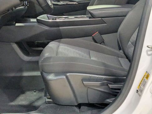 Used 2025 Chevrolet Equinox LT image 23