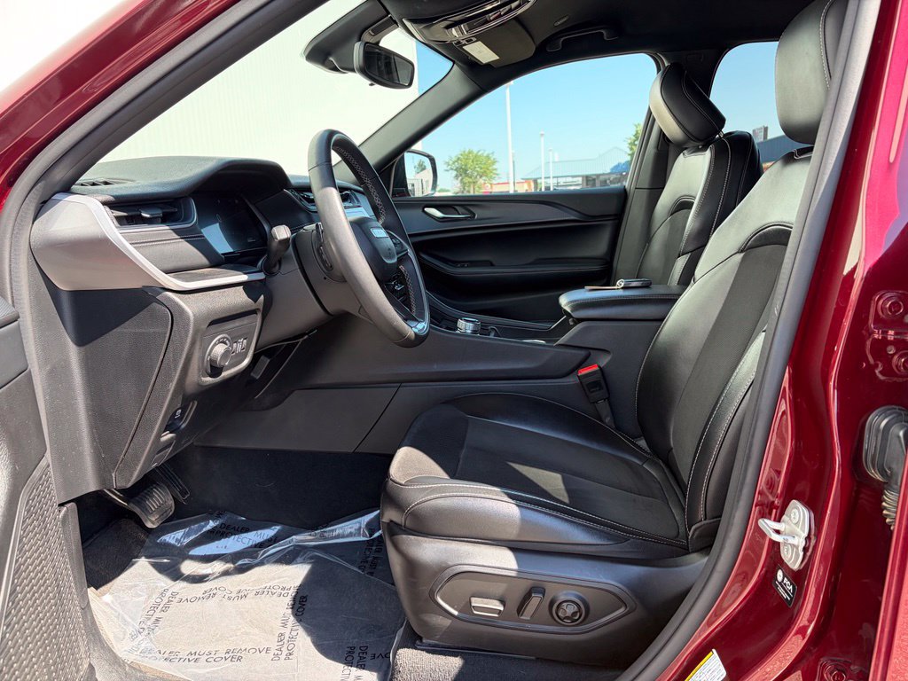 Used 2024 Jeep Grand Cherokee Altitude AWD/4WD image 14