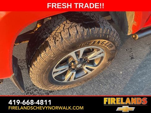 Used 2018 Toyota Tacoma TRD Sport image 13