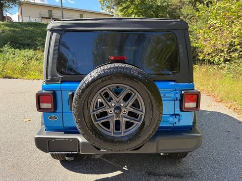 Used 2025 Jeep Wrangler Unlimited Sport image 7