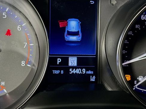 Used 2021 Toyota C-HR XLE FWD image 13