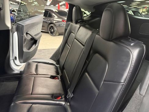 Used 2023 Tesla Model Y Long Range AWD/4WD image 36