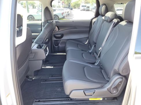 New 2026 Kia Carnival SX w/ SX Dark Edition Package FWD image 16