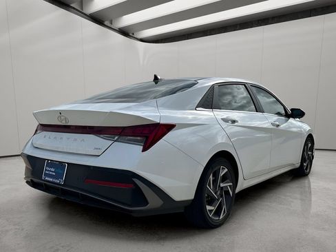 Used 2024 Hyundai Elantra Limited FWD image 6