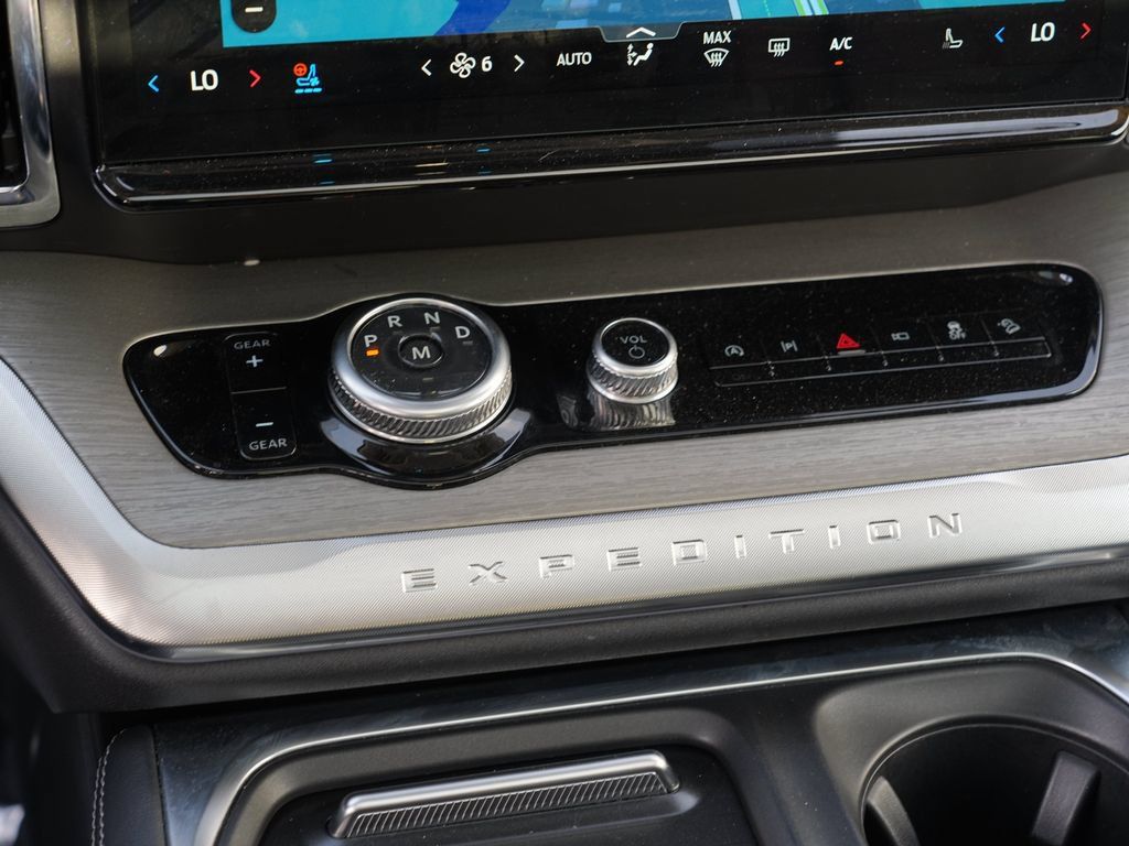 Used 2025 Ford Expedition Platinum AWD/4WD image 25