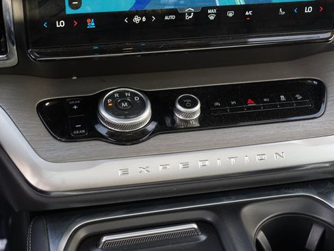 Used 2025 Ford Expedition Platinum AWD/4WD image 25