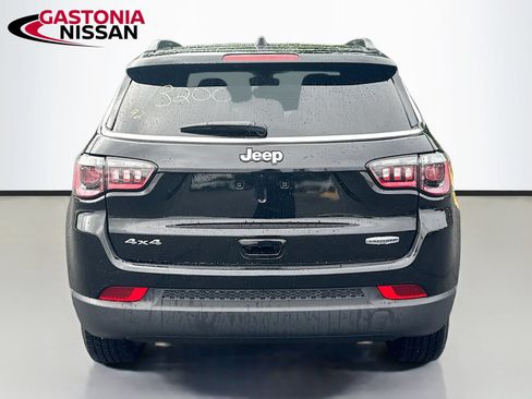 Used 2025 Jeep Compass Latitude AWD/4WD image 7
