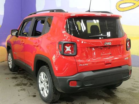 Used 2018 Jeep Renegade Latitude w/ Cold Weather Group AWD/4WD image 6