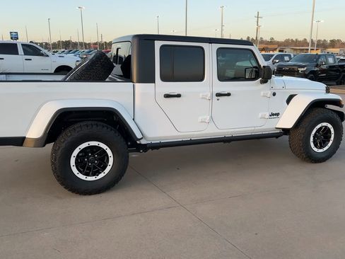 New 2025 Jeep Gladiator Sport image 8