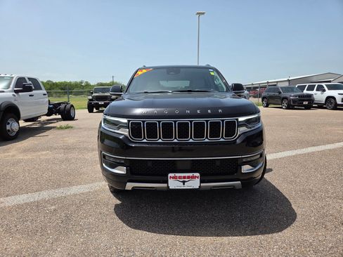 Used 2024 Jeep Wagoneer Series III AWD/4WD image 2