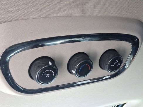 Used 2020 Dodge Durango SXT image 11