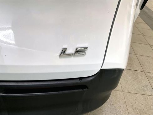 Used 2025 Toyota Sienna LE image 29