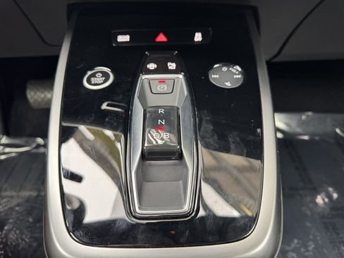 Used 2022 Audi Q4 e-tron Premium Plus w/ Premium Plus image 26
