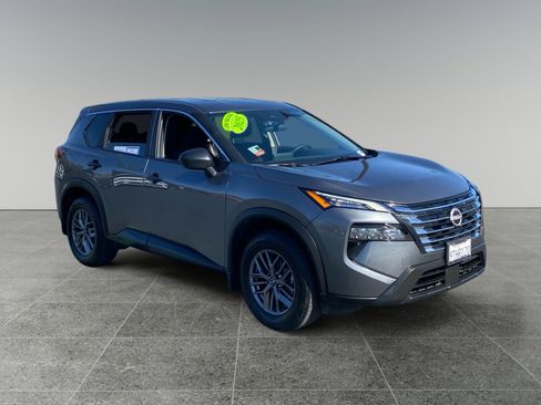 Used 2025 Nissan Rogue S FWD image 7