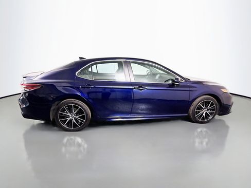 Used 2022 Toyota Camry SE image 11