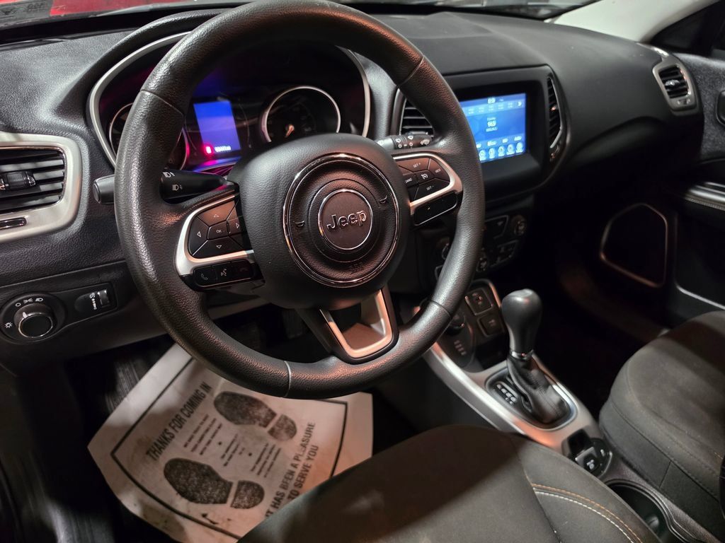 Used 2020 Jeep Compass Sport AWD/4WD image 4