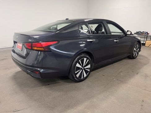 Used 2022 Nissan Altima 2.5 SV image 3