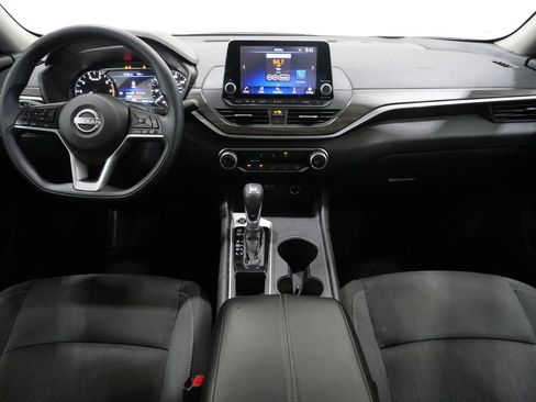 Used 2025 Nissan Altima 2.5 SV FWD image 10