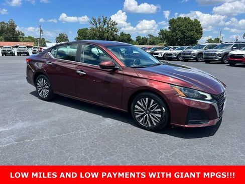 Used 2023 Nissan Altima 2.5 SV FWD image 1
