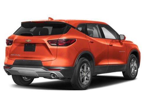 Used 2025 Chevrolet Blazer LT FWD image 2