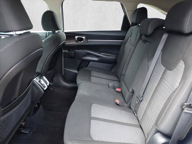 Used 2023 Kia Sorento LX AWD/4WD image 9