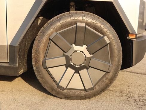 Used 2024 Tesla Cybertruck AWD Crew Cab image 9