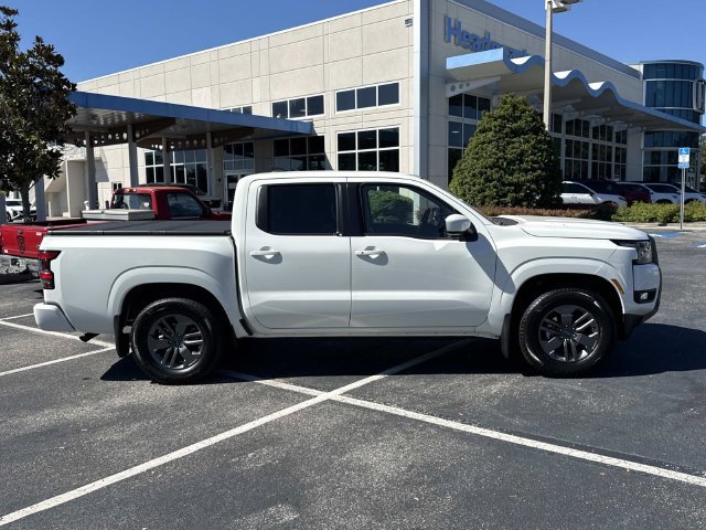 Used 2025 Nissan Frontier SV w/ SV Convenience Package RWD image 3