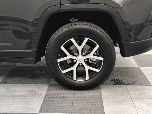 Used 2024 Jeep Grand Cherokee Limited image 16