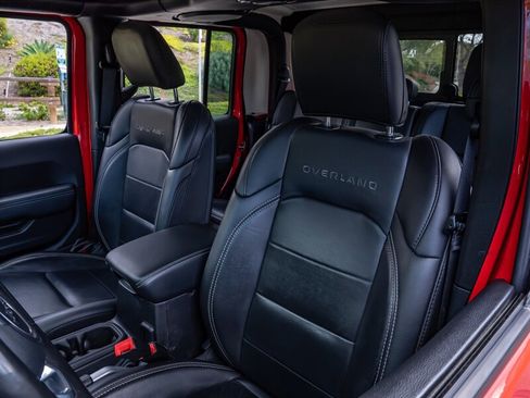 Used 2020 Jeep Gladiator Overland image 22