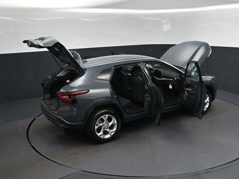 New 2026 Chevrolet Trax LS w/ LS Convenience Package FWD image 49