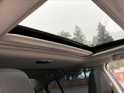 Used 2017 Subaru Impreza 2.0i Premium image 25