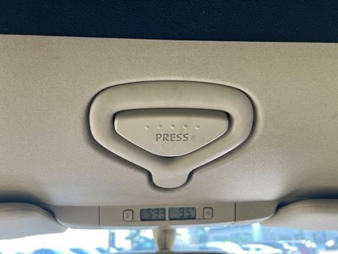 Used 2010 Volkswagen Beetle Convertible FWD image 10