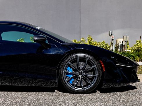 Used 2023 McLaren Artura RWD image 6