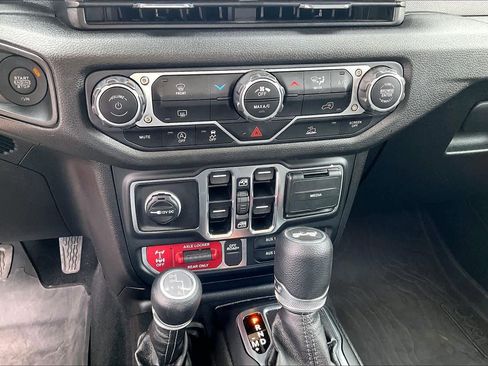 Used 2025 Jeep Wrangler Unlimited Sport AWD/4WD image 31