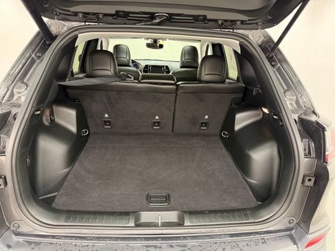 Used 2019 Jeep Cherokee Limited AWD/4WD image 5