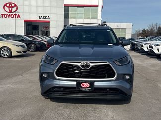 Used 2022 Toyota Highlander XLE video 2