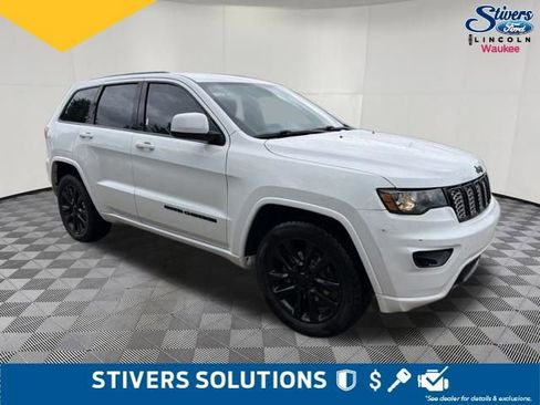 Used 2018 Jeep Grand Cherokee Altitude AWD/4WD image 3