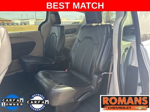 Used 2024 Chrysler Pacifica Touring-L FWD image 21