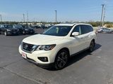 Used 2017 Nissan Pathfinder Platinum image 4