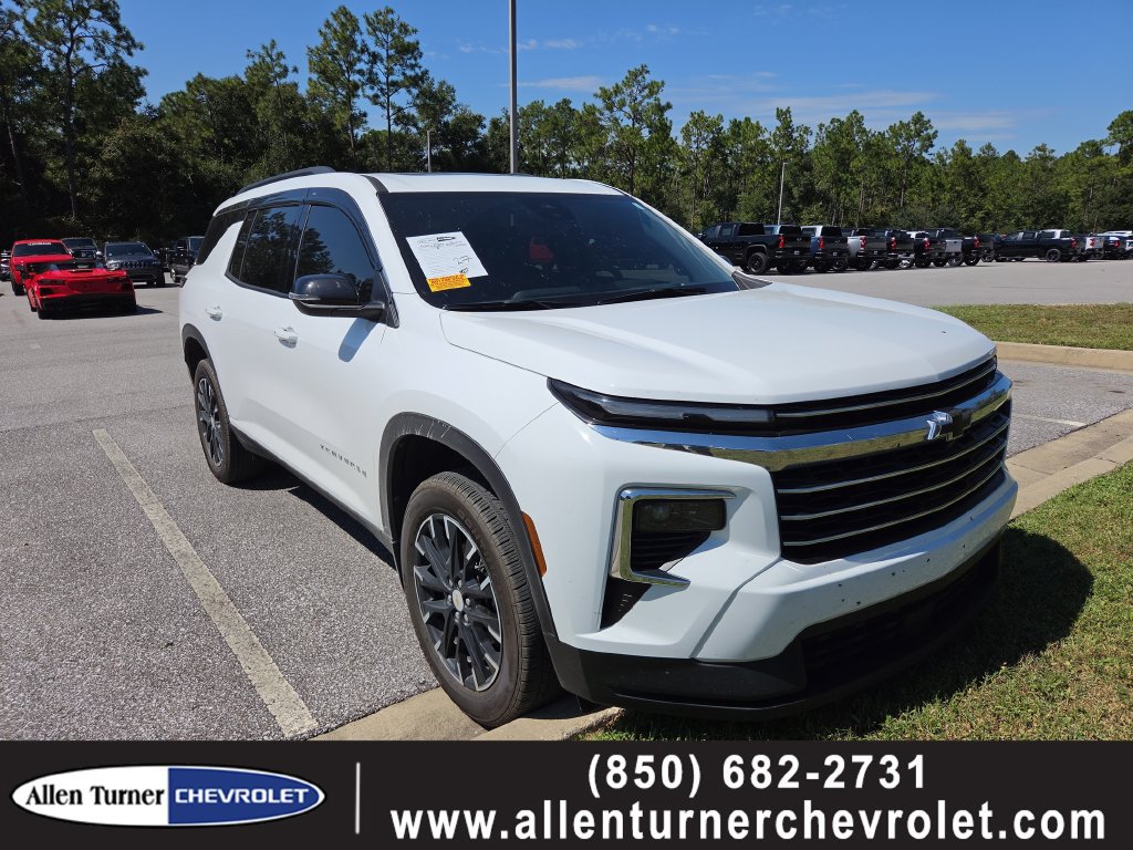 Used 2025 Chevrolet Traverse LT w/ Sun and Wheel Package FWD image 1