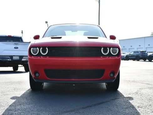 Used 2019 Dodge Challenger SXT w/ Blacktop Package RWD image 2