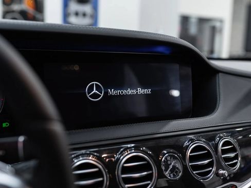 Used 2019 Mercedes-Benz S 560 Sedan image 30