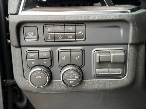 New 2026 Chevrolet Suburban Premier w/ Sun And Tow Package AWD/4WD image 22