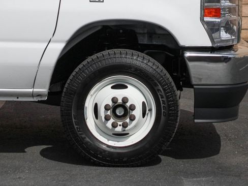 Used 2023 Ford E-450 and Econoline 450 Super Duty w/ Power Windows & Locks Group RWD image 39